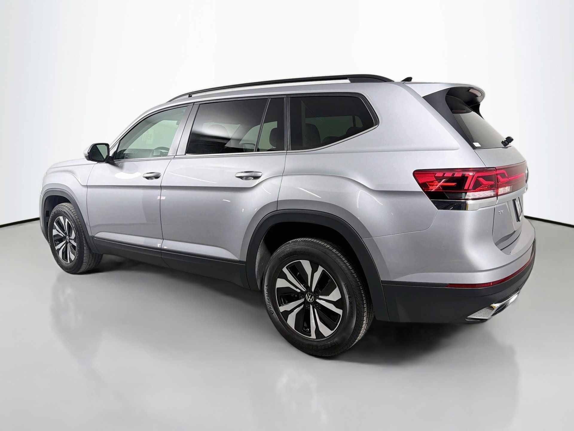 Certified 2024 Volkswagen Atlas SE FWD image 7