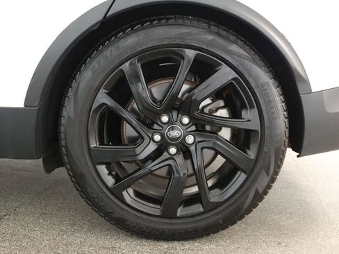 Used 2024 Land Rover Discovery S image 7