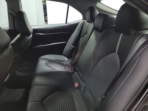 Used 2018 Toyota Camry SE w/ Moonroof Package FWD image 19
