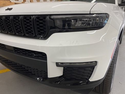 New 2025 Jeep Grand Cherokee L Limited w/ Black Appearance Package image 11