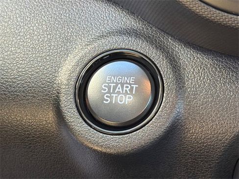 Used 2025 Hyundai Venue Limited image 28