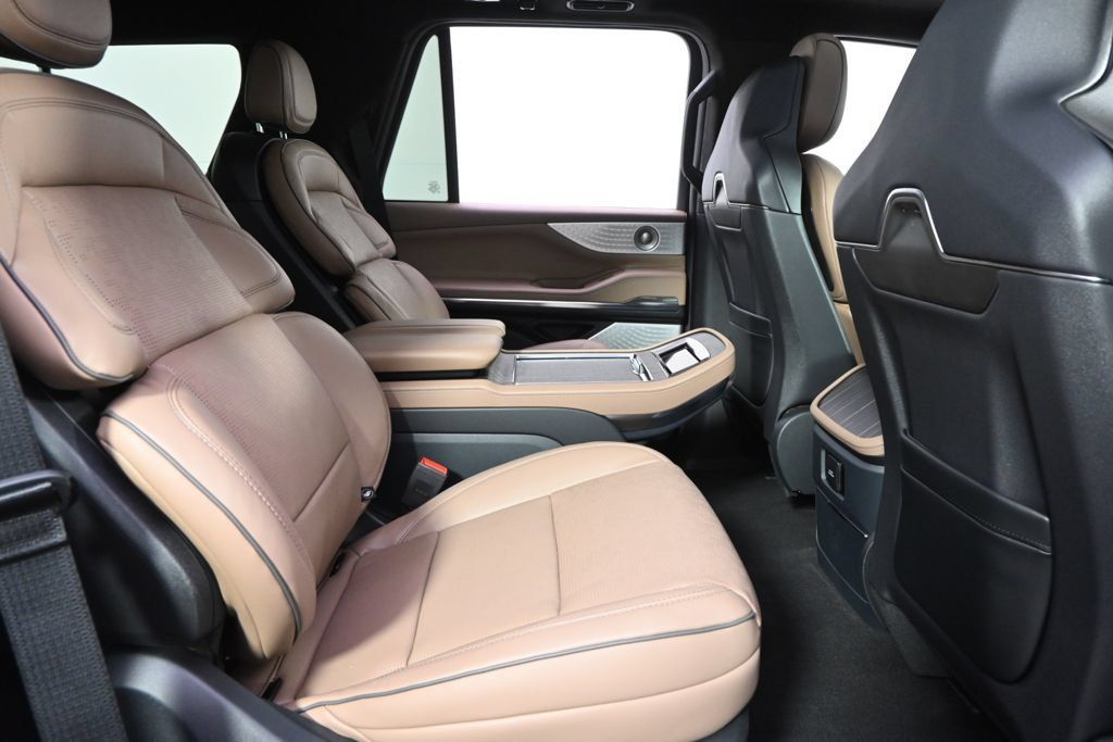 New 2027 Lincoln Navigator Black Label AWD/4WD image 18