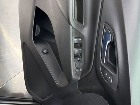 Used 2021 Chevrolet Equinox LT image 18