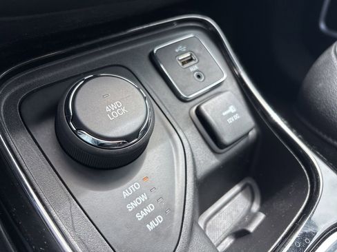 Used 2017 Jeep Compass Limited w/ Safe & Security Group AWD/4WD image 26