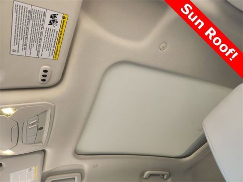 Used 2017 Ford C-MAX Energi Titanium w/ Equipment Group 501A image 13