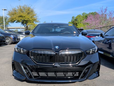 Certified 2025 BMW 550e xDrive 550e xDrive w/ Premium Package image 5