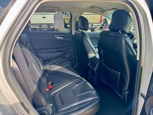 Used 2019 Ford Edge Titanium AWD/4WD image 18