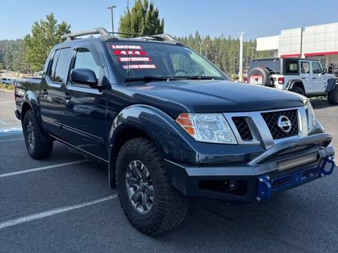 Used 2018 Nissan Frontier PRO-4X AWD/4WD image 3