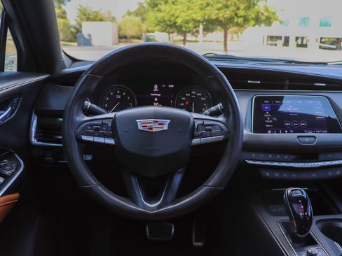 Used 2023 Cadillac XT4 Sport FWD image 28