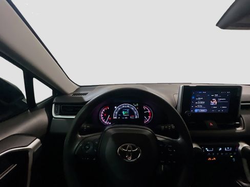 Used 2023 Toyota RAV4 LE AWD/4WD image 7