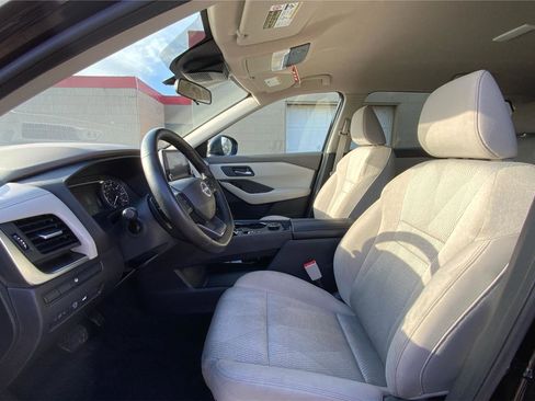 Used 2025 Nissan Rogue SV image 10