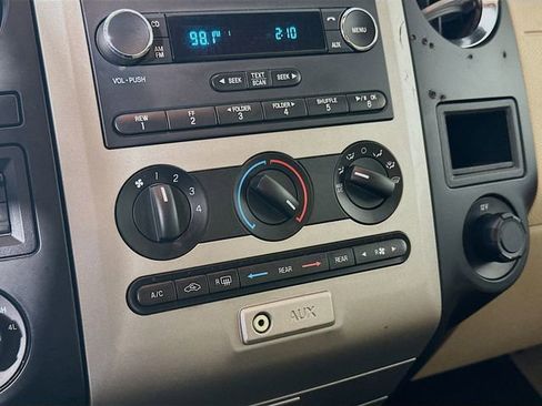 Used 2015 Ford Expedition XL image 16