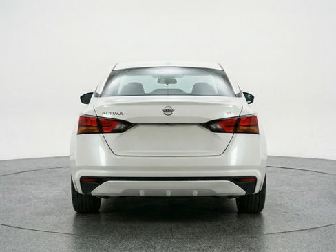 Used 2025 Nissan Altima 2.5 SV FWD image 7