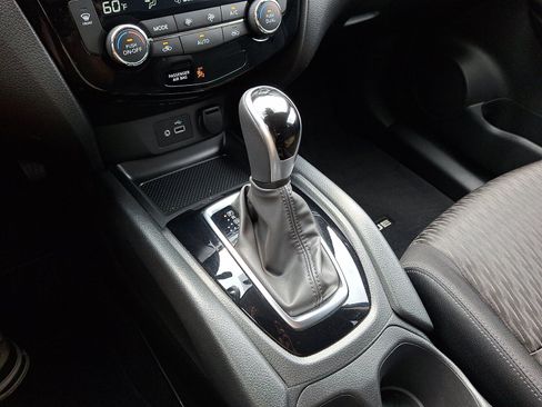 Used 2019 Nissan Rogue SV AWD/4WD image 15