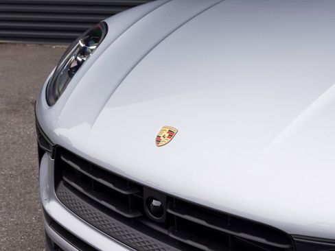 Used 2025 Porsche Macan image 10