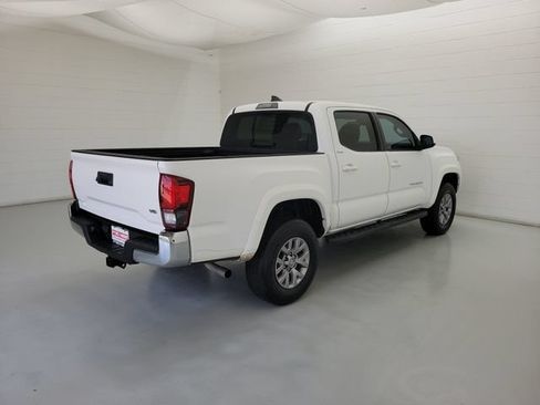 Used 2018 Toyota Tacoma SR5 RWD image 5