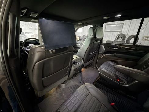 Used 2024 Cadillac Escalade Sport Platinum w/ LPO, ONYX Package image 9