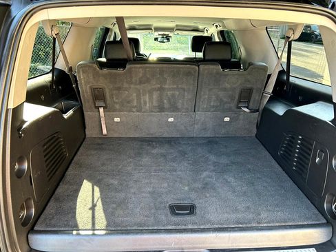 Used 2018 Chevrolet Suburban LT image 18