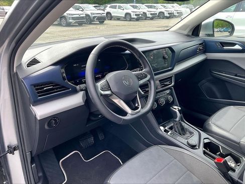 Used 2023 Volkswagen Taos SE w/ Panoramic Sunroof Package AWD/4WD image 8