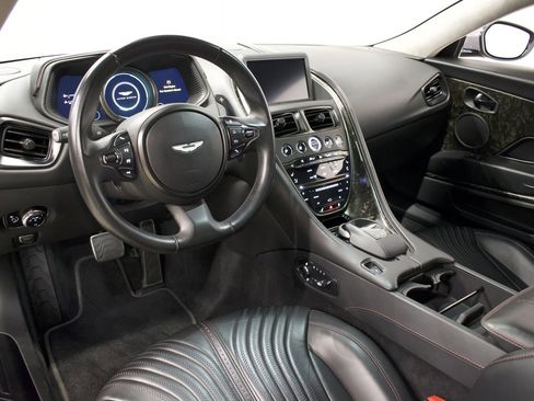 Used 2018 Aston Martin DB11 V12 RWD image 2