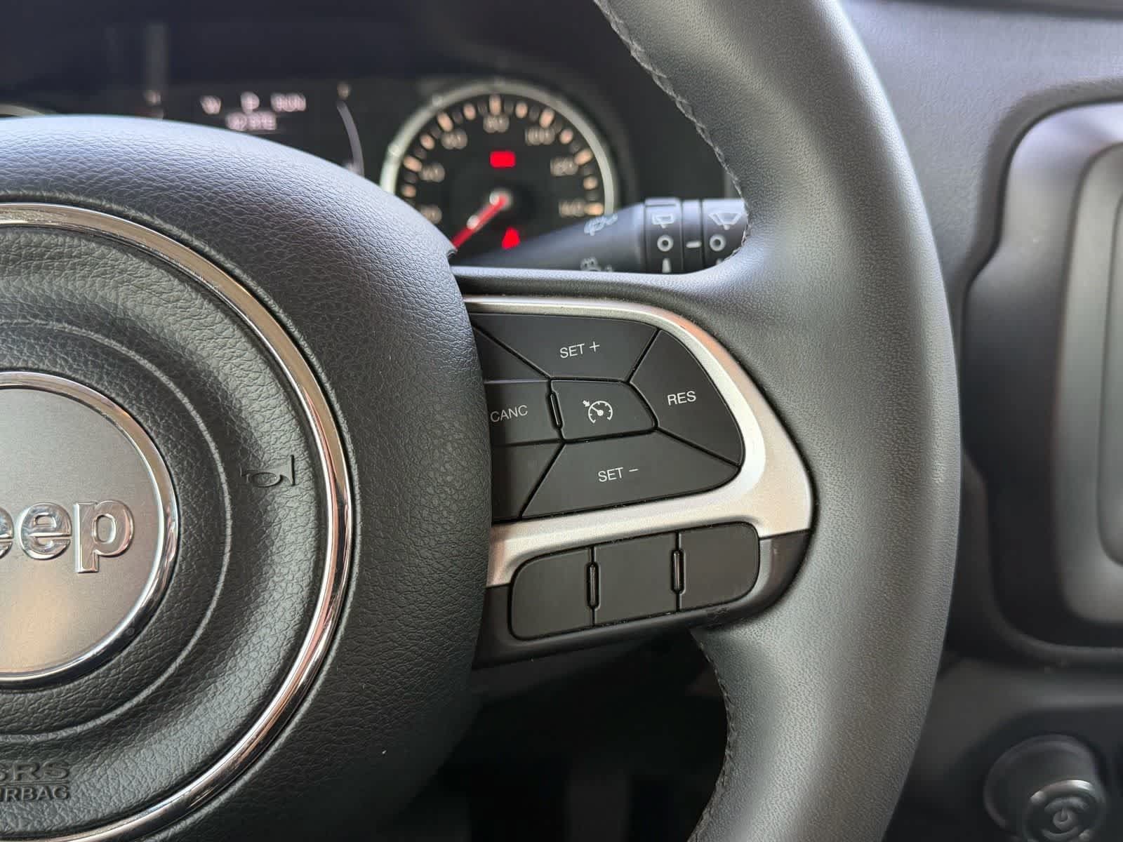 Used 2020 Jeep Renegade Latitude FWD image 23