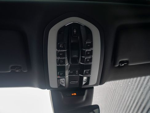 Certified 2026 Porsche Macan AWD/4WD image 11