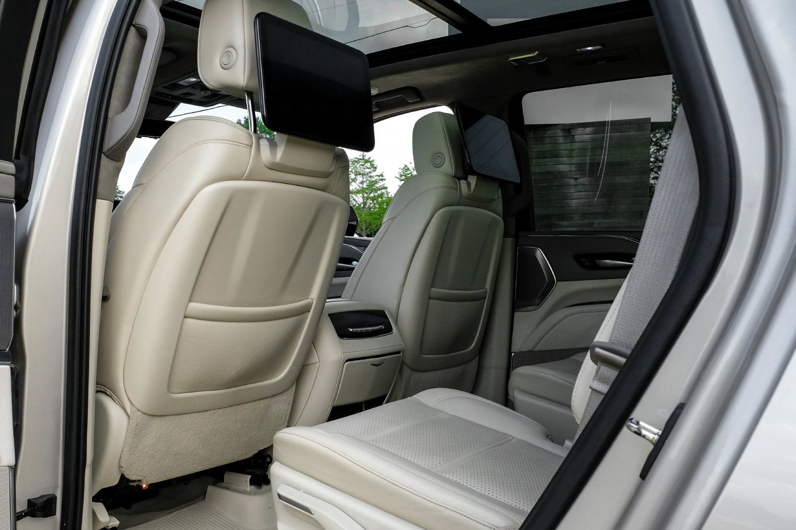 Used 2021 Cadillac Escalade Sport Platinum AWD/4WD image 45