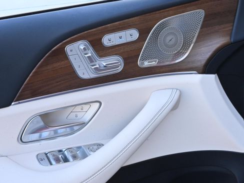 Used 2024 Mercedes-Benz GLS 450 4MATIC image 28