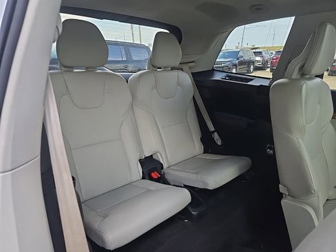 Used 2021 Volvo XC90 T6 Momentum image 88