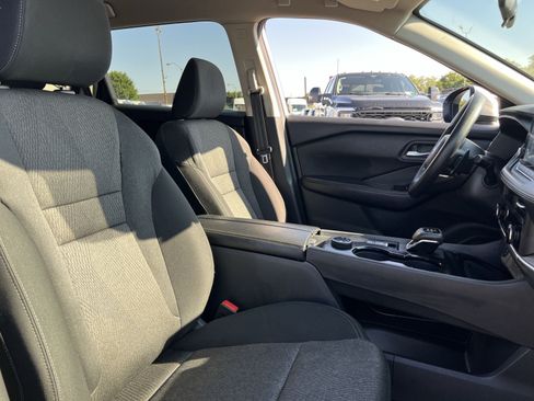 Used 2024 Nissan Rogue SV AWD/4WD image 25