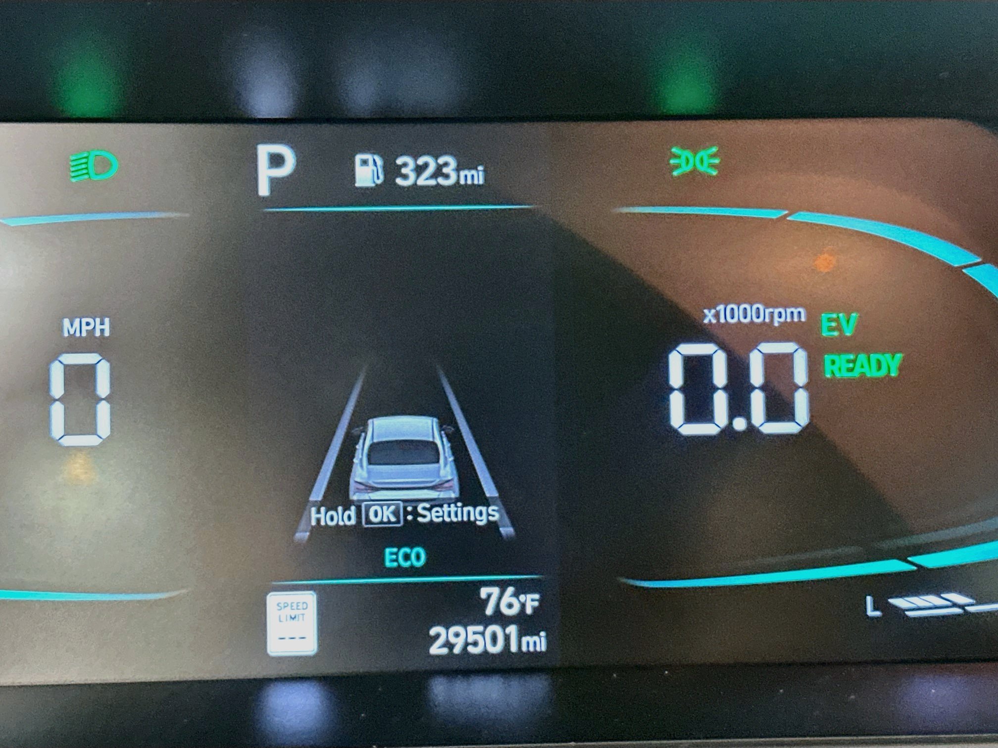 Used 2025 Hyundai Elantra Hybrid FWD image 19