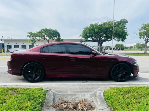 Used 2019 Dodge Charger R/T w/ Plus Group RWD image 5