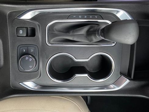 Used 2022 Chevrolet Traverse LS image 23