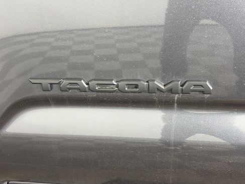 Used 2023 Toyota Tacoma TRD Sport w/ Technology Package image 18