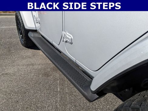 Used 2024 Jeep Wrangler Unlimited Sahara w/ Technology Group image 7