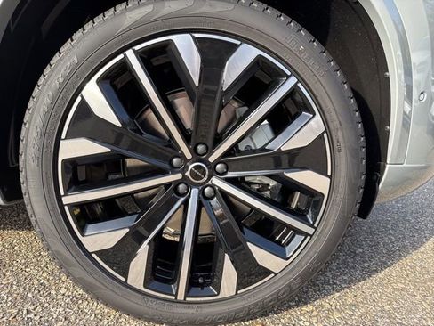 New 2026 Volvo XC90 B6 Plus w/ Protection Package Premier image 12