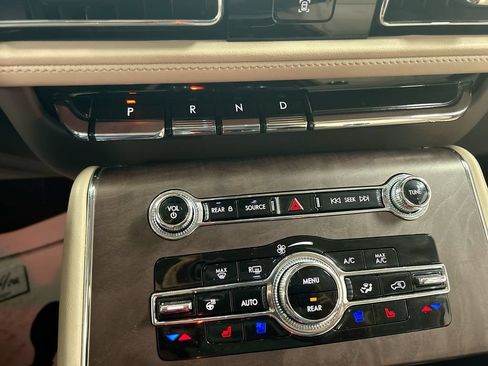 Used 2023 Lincoln Aviator Reserve w/ Equipment Group 201A AWD/4WD image 18