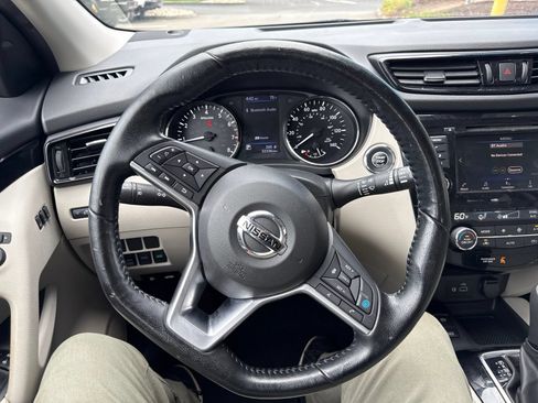 Used 2021 Nissan Rogue Sport SV w/ Technology Package AWD/4WD image 19