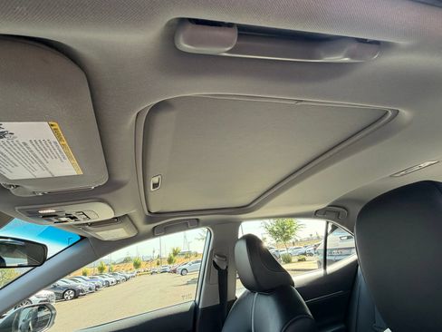 Used 2020 Toyota Camry SE FWD image 10