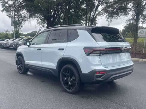 New 2026 Volkswagen Taos SE FWD image 5