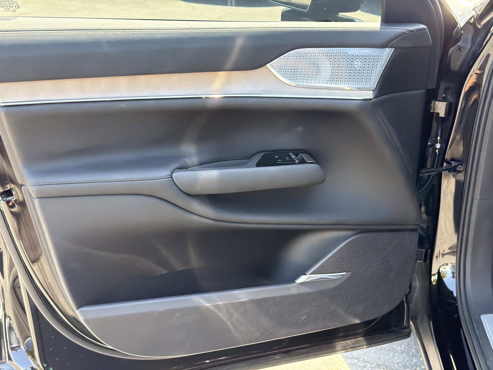 Certified 2025 Volvo EX90 Ultra AWD/4WD image 15