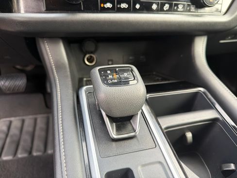 Used 2025 Nissan Pathfinder SL AWD/4WD image 14