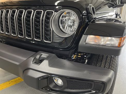 New 2026 Jeep Gladiator Sport image 9