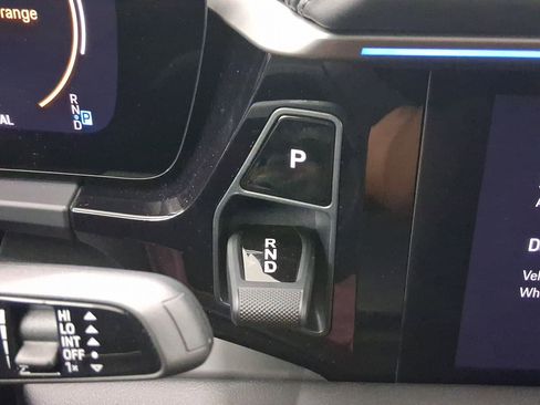 New 2025 Porsche Macan 4S Electric image 17