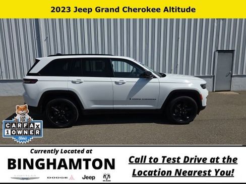 Used 2023 Jeep Grand Cherokee Altitude AWD/4WD image 3