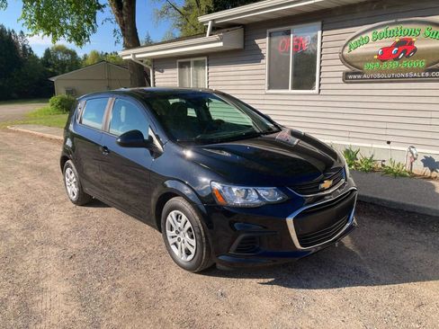 Used 2020 Chevrolet Sonic LT image 2