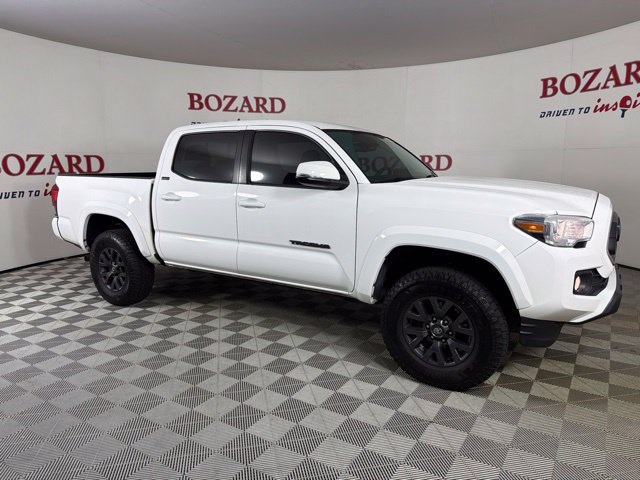 Used 2022 Toyota Tacoma SR5 AWD/4WD image 16