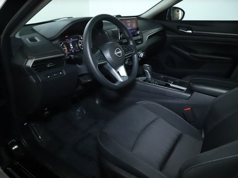 Used 2025 Nissan Altima 2.5 SV FWD image 17