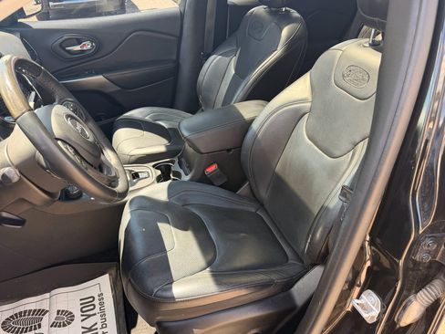 Used 2019 Jeep Cherokee Overland w/ Heavy Duty Protection Group AWD/4WD image 9