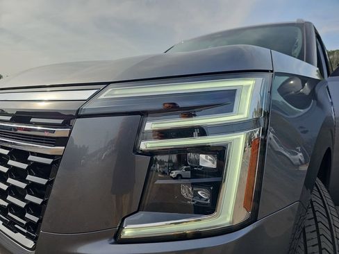 New 2026 Nissan Armada SL w/ Captain's Chari Seat Package image 35